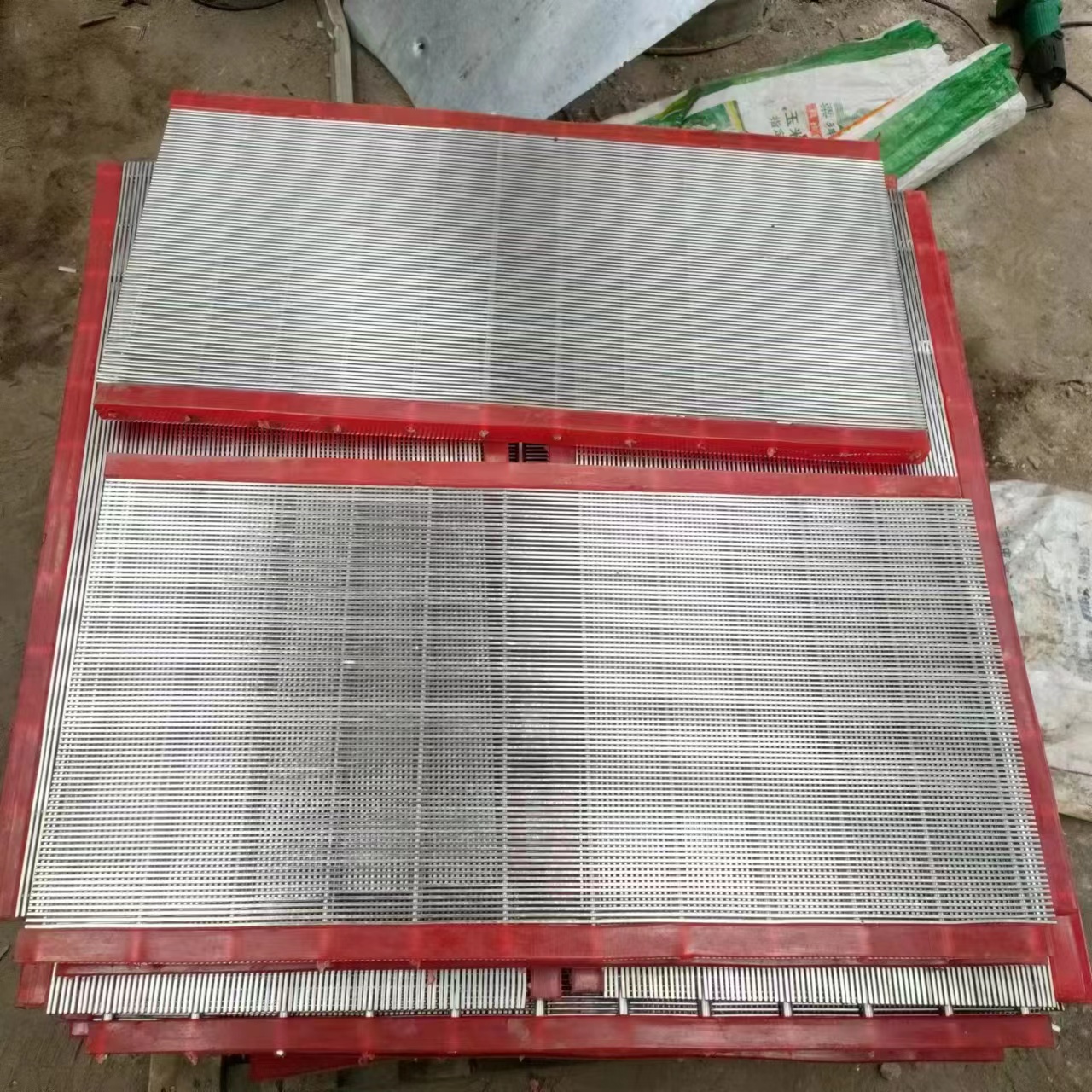 不锈钢焊接式条缝筛 红色聚氨酯筛板 煤矿用筛网