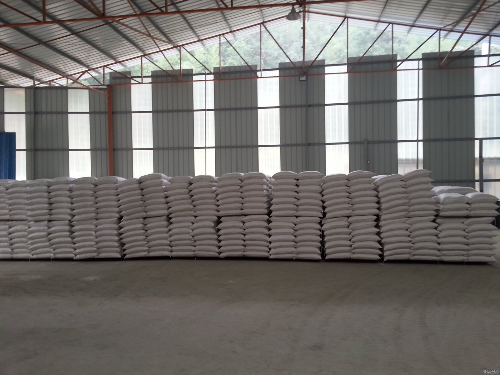 低铁低钾钠长石粉