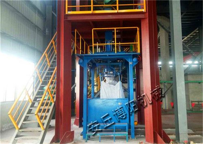 染料吨包包装设备 博阳吨包秤现场使用效果图