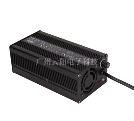 UY360通用型充电器