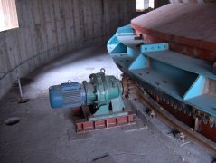 齿条转动环式给煤机