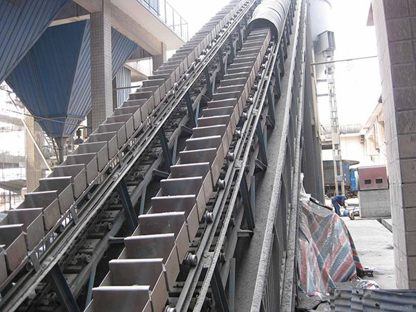 大倾角皮带输送机