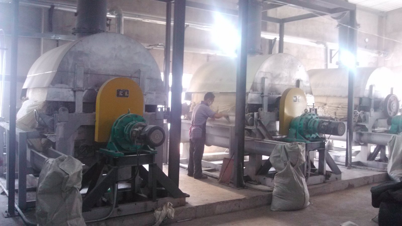 卧式真空刮刀干燥机