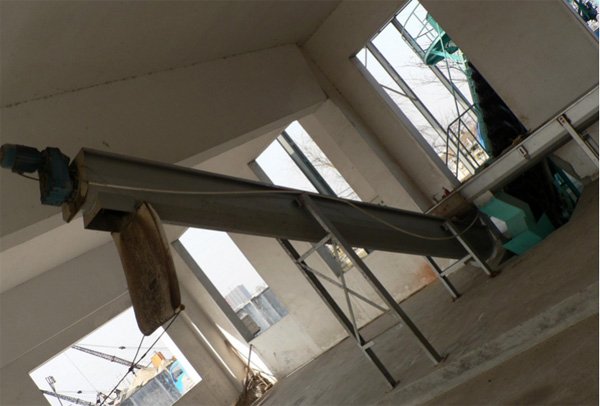 倾斜式螺旋输送机