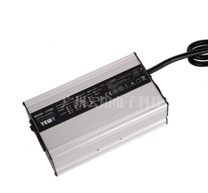 UY600通用型充电器