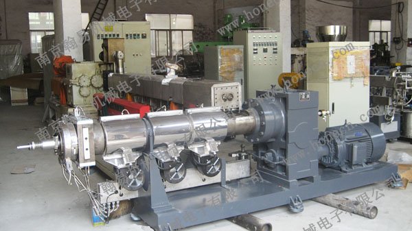 平行双螺杆挤出机组
