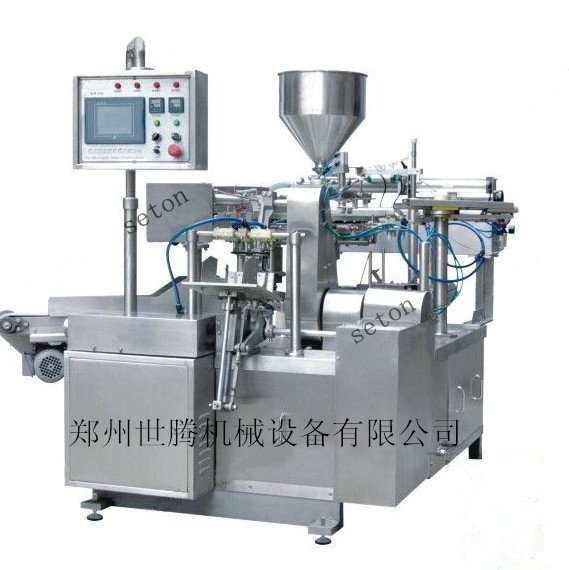 ST-BL给袋式全自动液体灌装机