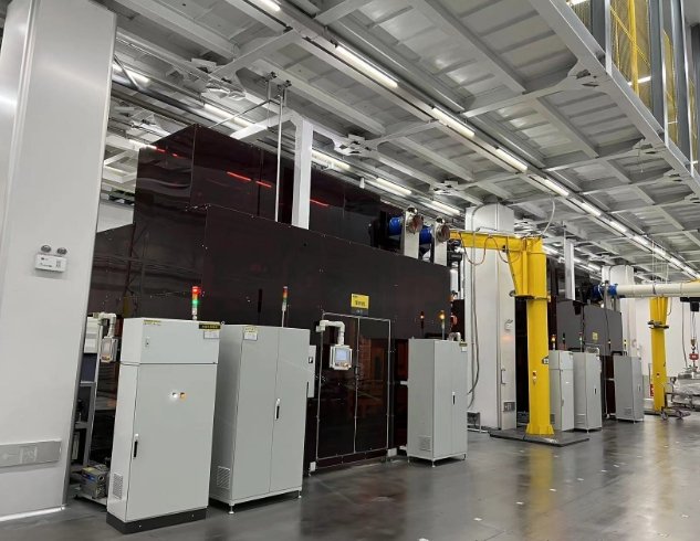 坩埚装料一体机