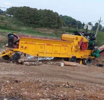 移动式综合破碎机.