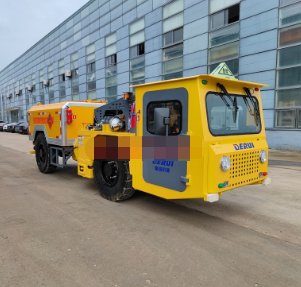 FCB-3 矿用柴油机无轨爆破器材运输车