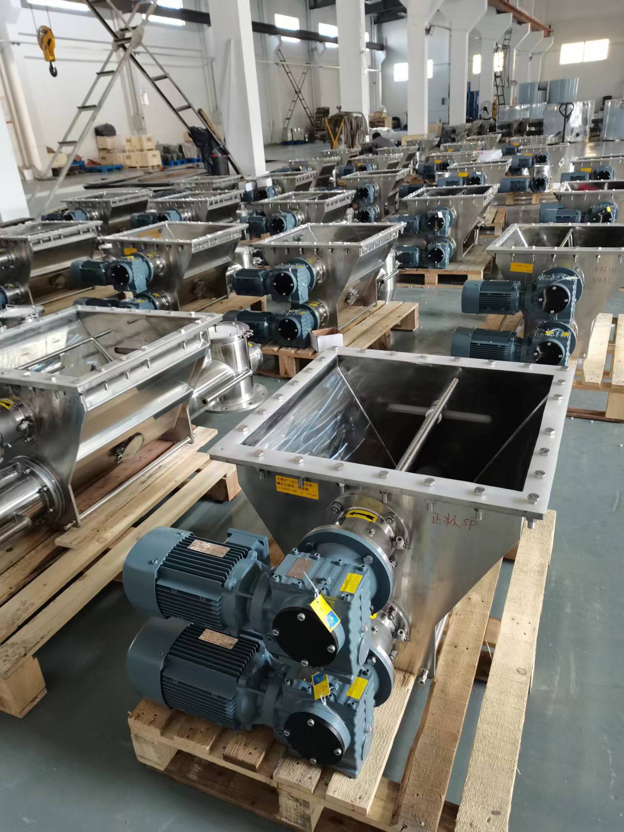 破拱螺旋给料器