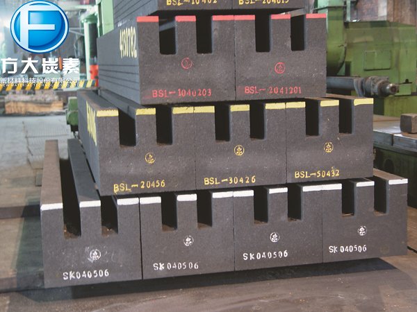 半石墨质阴极炭块