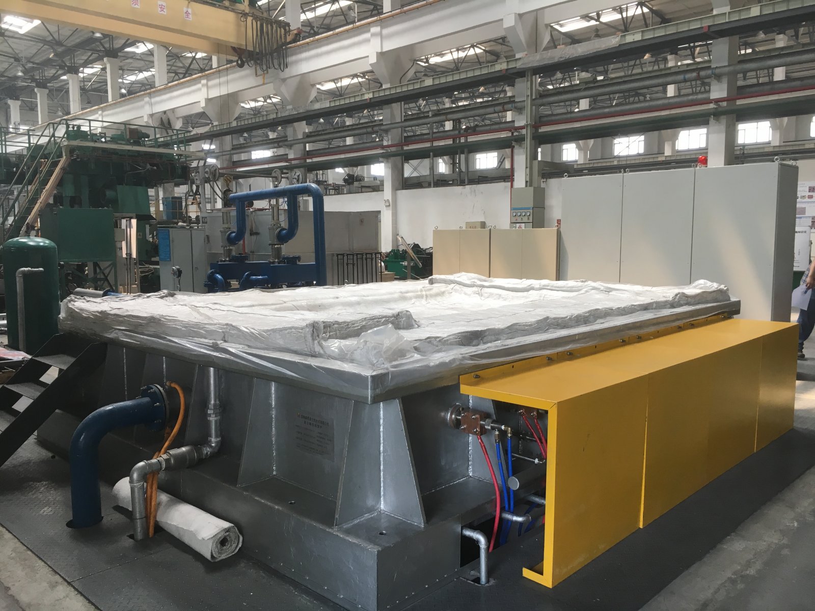 真空蠕变矫平装备