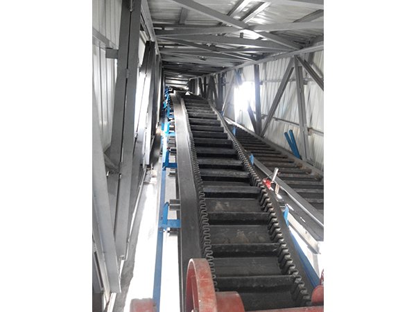 DJ型大倾角胶带输送机