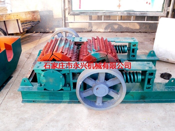 2PGC双齿辊式破碎机