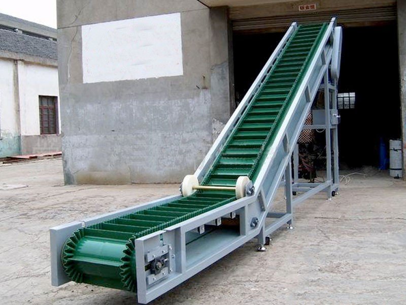 斜坡输送机