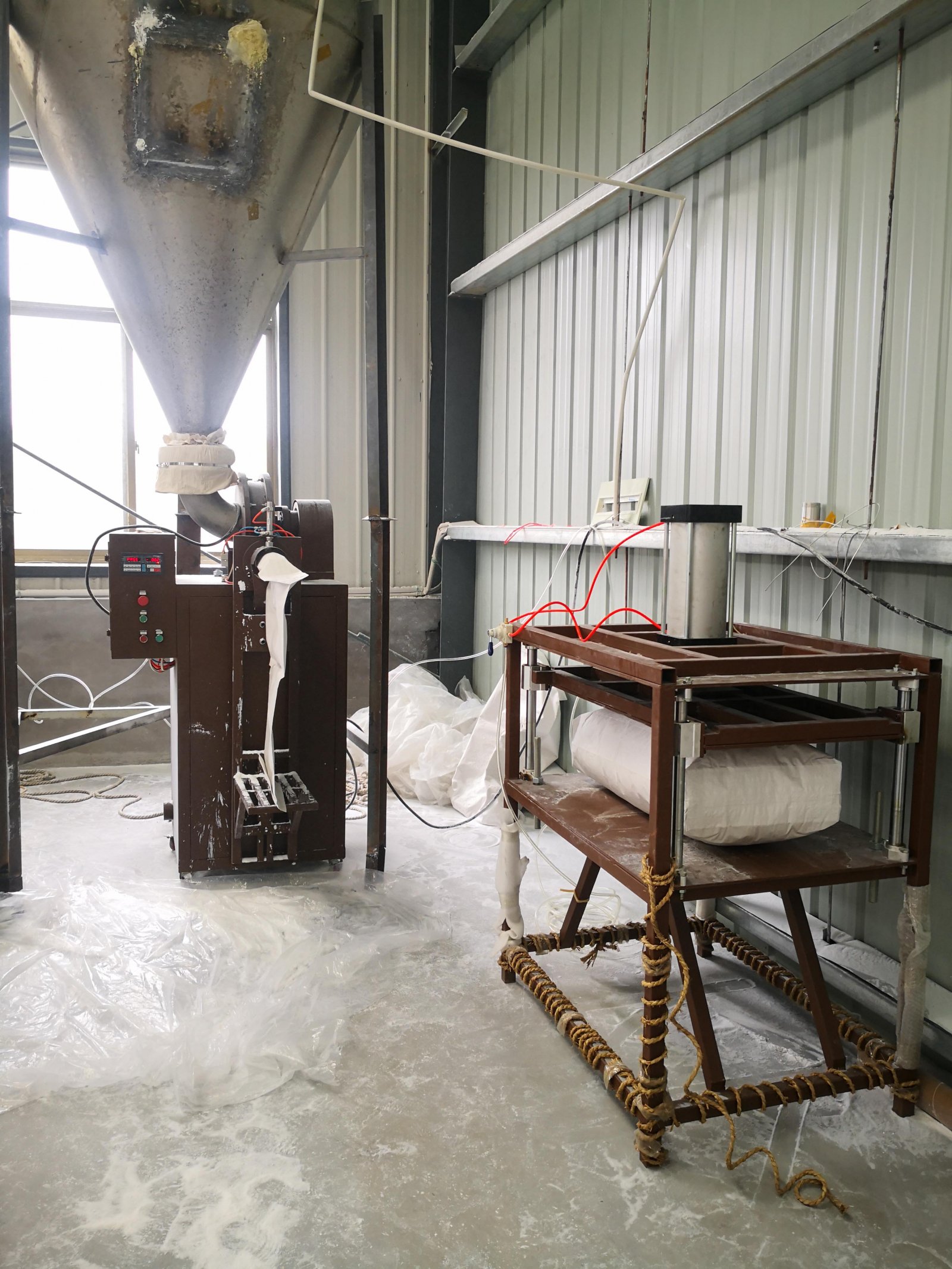 白炭黑包装机（含气粉体包装机）