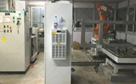 安全帽水切割工作站