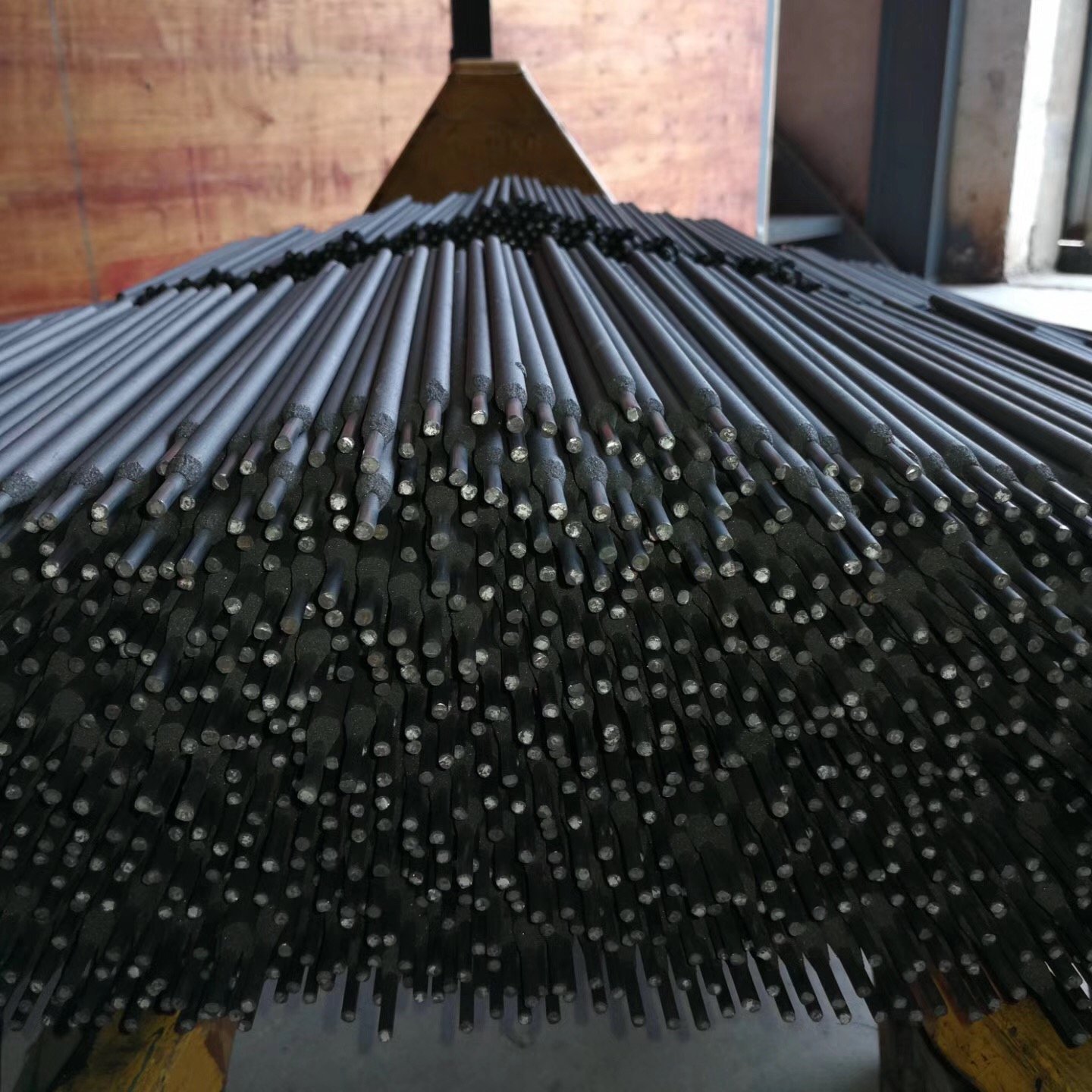 HFCYJ96耐磨碳化钨电焊条