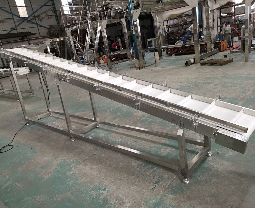 倾斜水平输送机