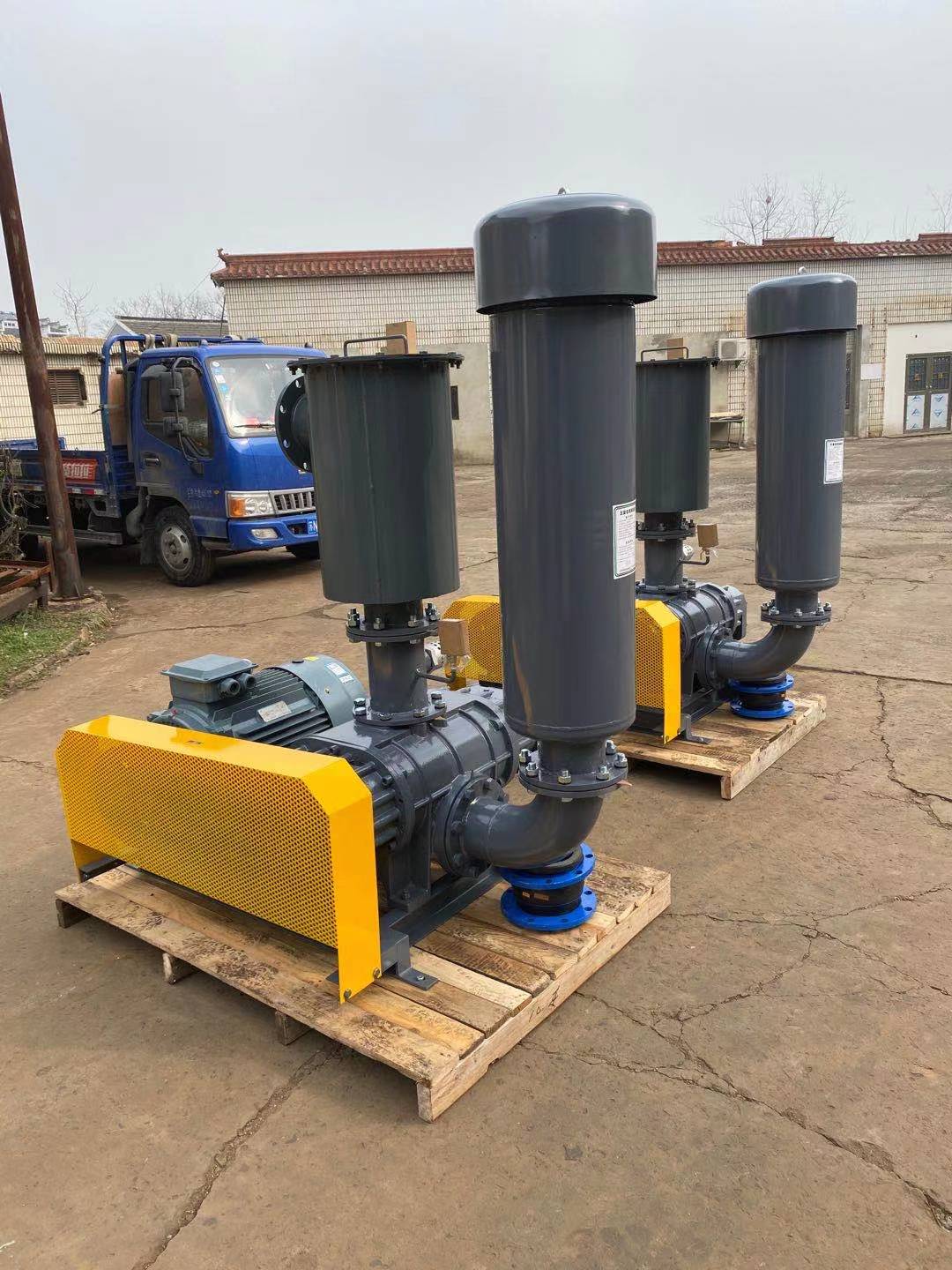 台湾龙铁罗茨风机真空泵压送型电镀印染养殖污水曝气设备