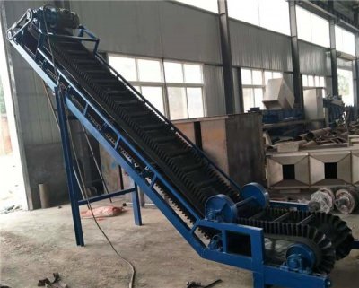 大倾角皮带输送机