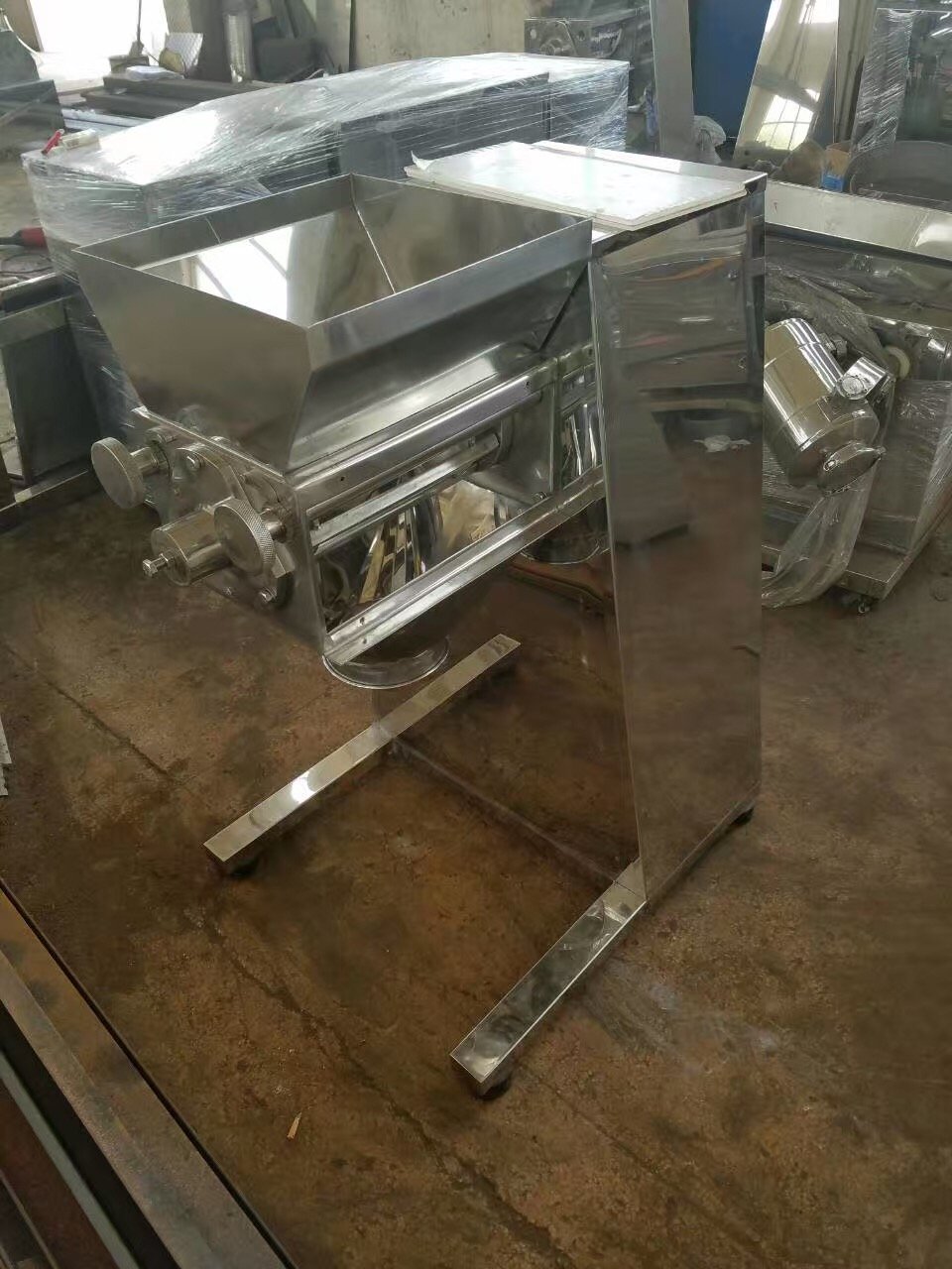 结块状物料破碎粗粉碎制粒机械