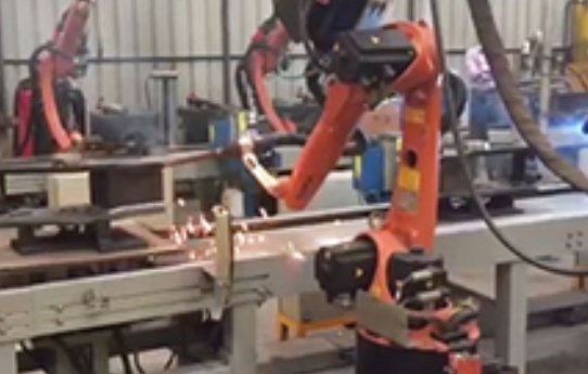 机器人焊接生产线