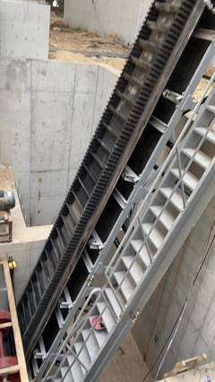 大倾角皮带输送机