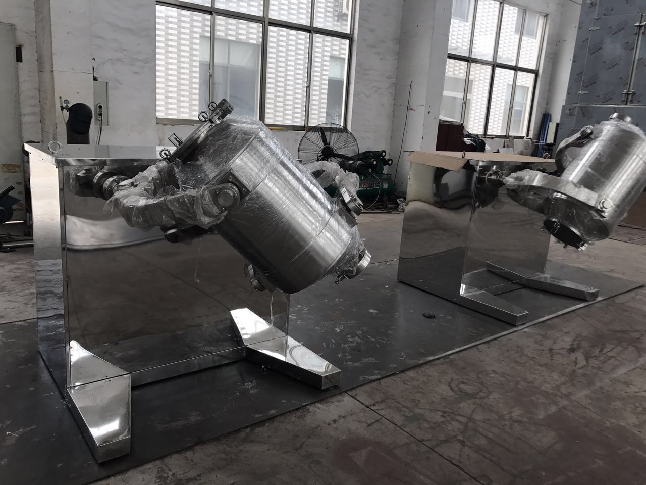 粉末三维运动混合机