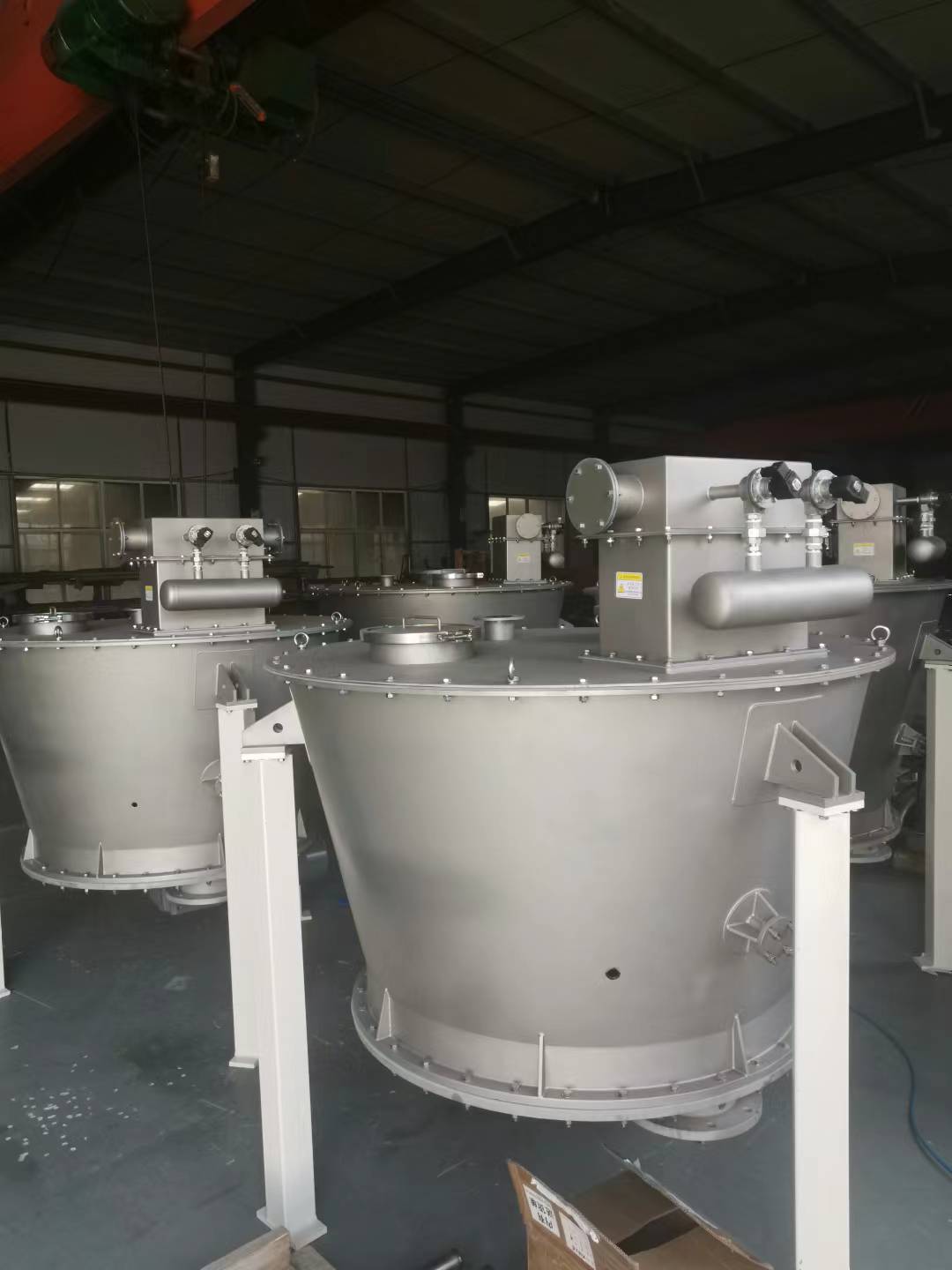 平底搅拌给料仓