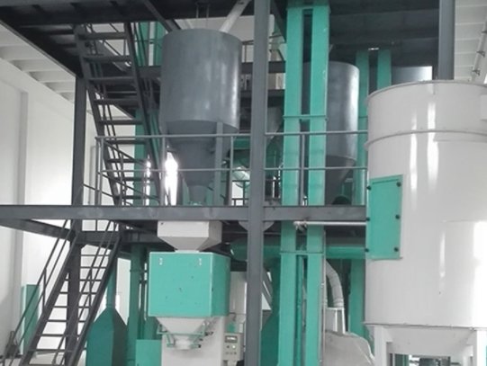 五粮自动配比粉碎设备