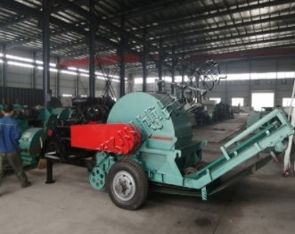 柴油移动木屑机