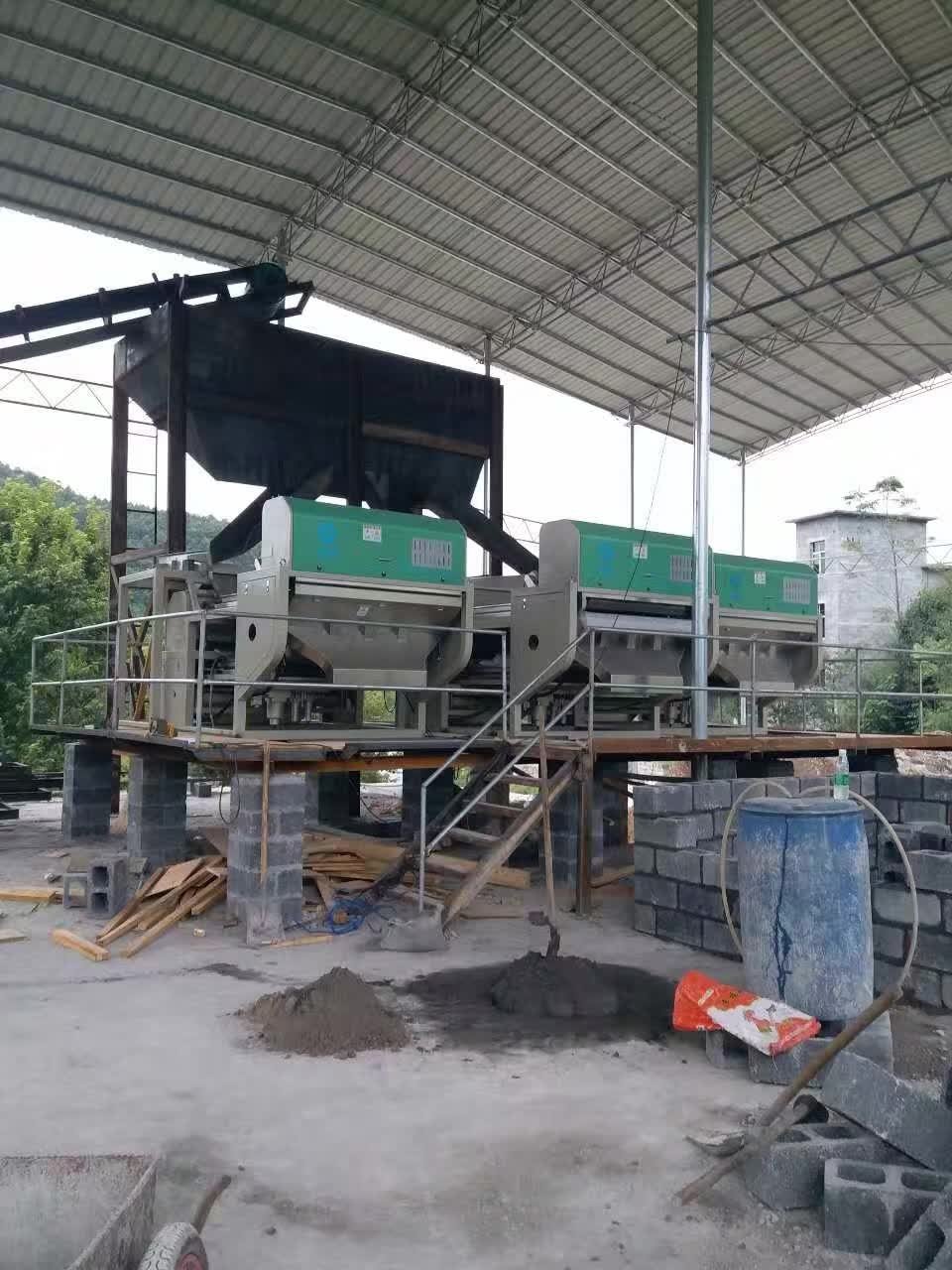 安晶龙矿石色选机效果一级棒，客户批量订购