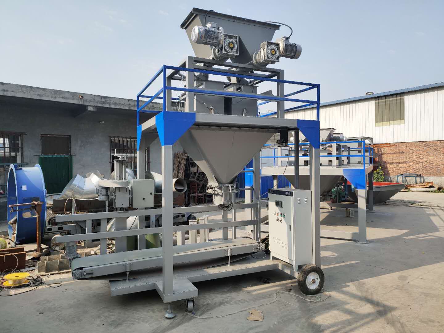 红豆给袋式封口灌装机