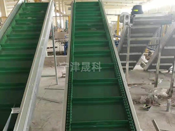 爬坡皮带输送机