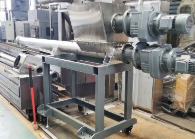 破拱螺旋输送机