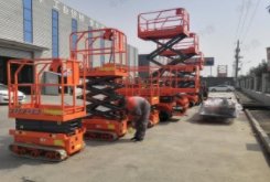 履带式升降平台自行式升降机