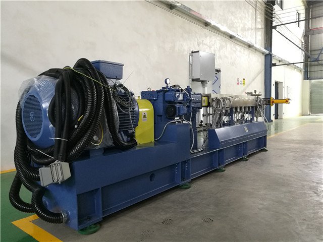 超高扭矩双螺杆挤出机