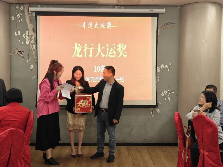 082257_748127_gsdt.jpg 082257_748127_gsdt.jpg