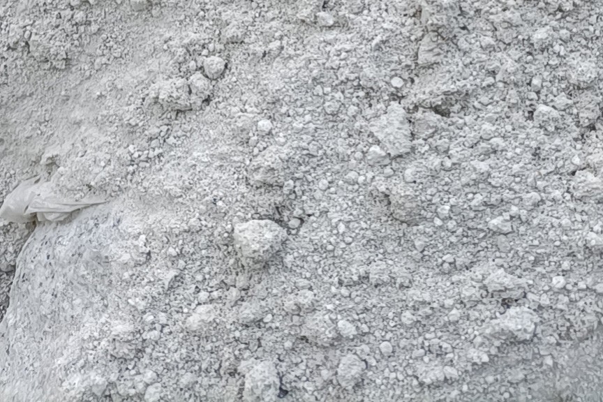 山东某地堆积如山的花岗岩锯泥 大理石锯泥 山东某地堆积如山的花岗岩锯泥 大理石锯泥