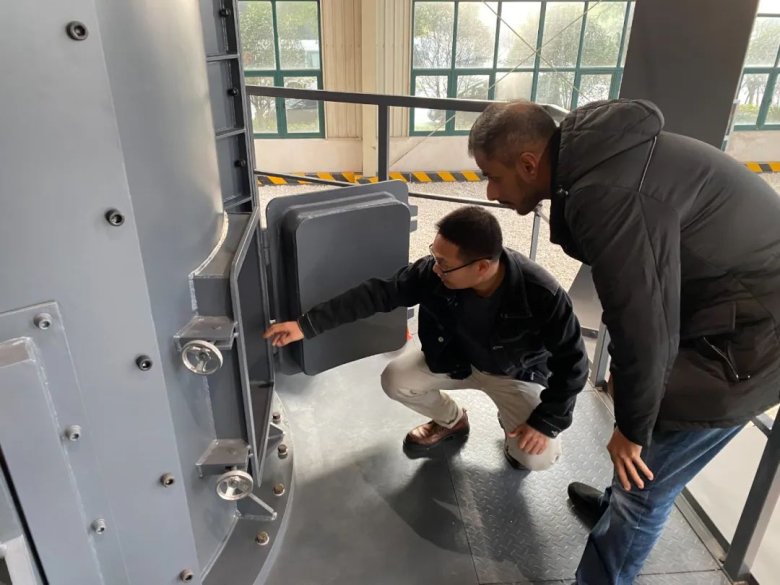 091347_031740_gsdt.jpg 091347_031740_gsdt.jpg