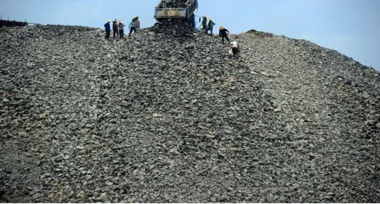 112809_717054_jswz.jpg 矿山废石、尾矿.jpg