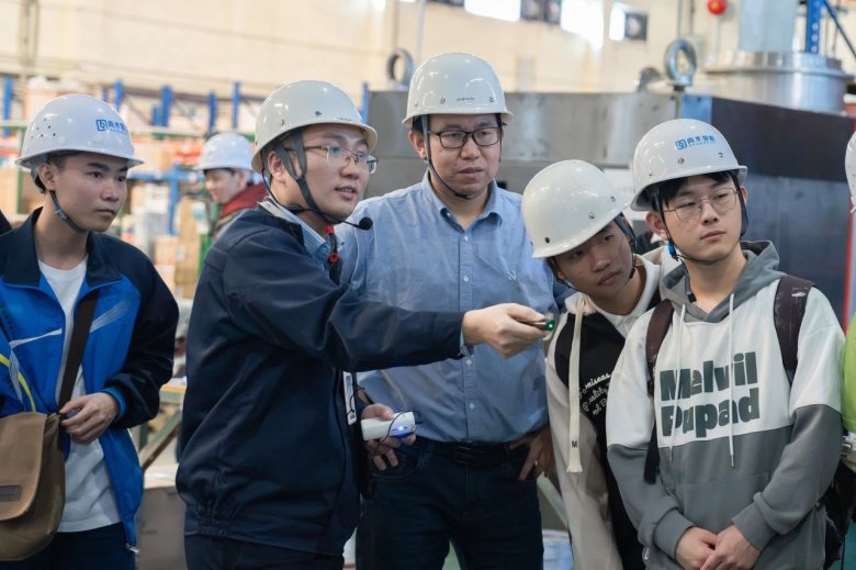 082712_937683_gsdt.jpg 082712_937683_gsdt.jpg