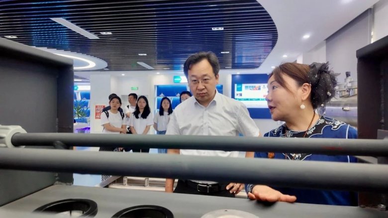 090318_082287_gsdt.jpg 090318_082287_gsdt.jpg