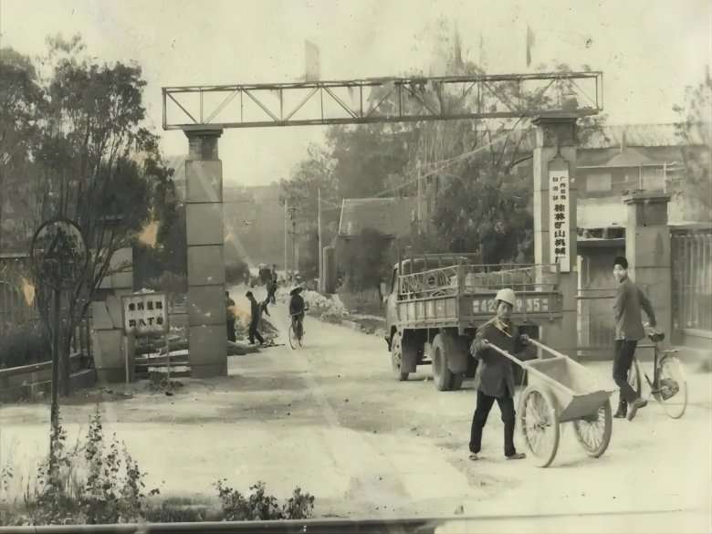 102113_437445_gsdt.jpg 桂林矿机老厂大门图片.jpg