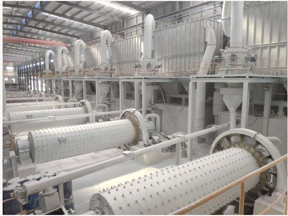 083646_339096_jswz.jpg 多转子分级机实景.jpg