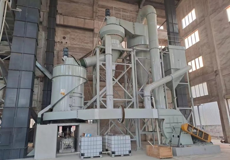 111232_697012_jswz.jpg 桂林矿机新型制砂机现场.jpg