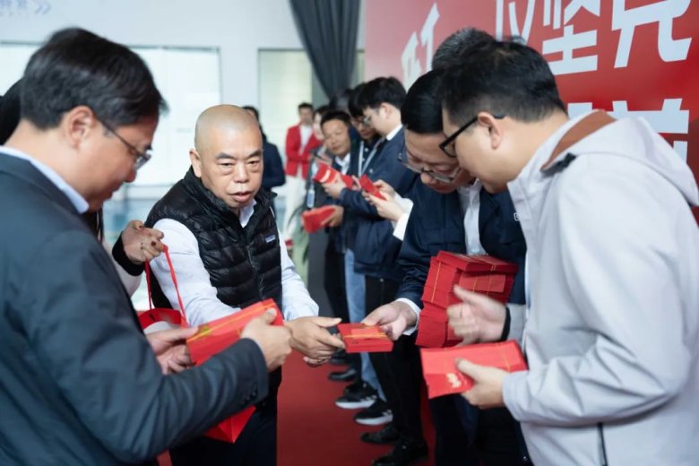 083742_229462_gsdt.jpg 083742_229462_gsdt.jpg