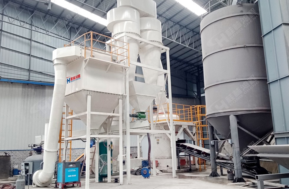 桂林鸿程河北200目碎石雷蒙磨粉机HC1500摆式磨粉机客户现场车间剪影
